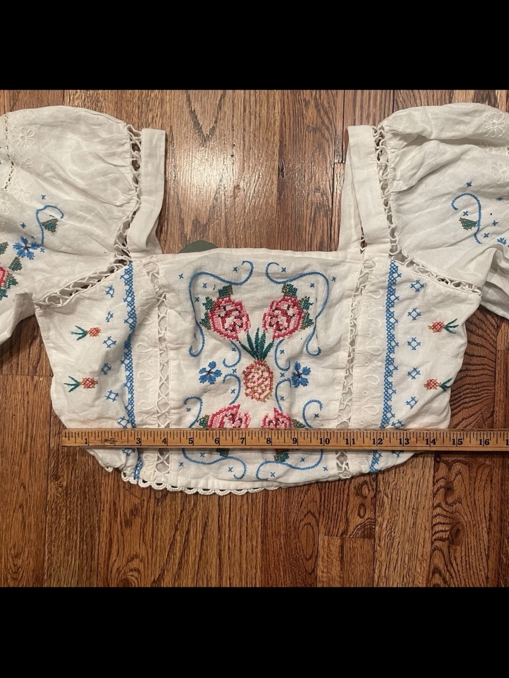 FARM Rio NWT White Embroidered Puff Sleeve Crop Top with Pink & Blue Floral Moti - Picture 5 of 9